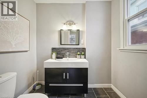 171 Paling Avenue, Hamilton, ON - Indoor Photo Showing Bathroom