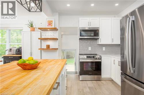 826 Beach Boulevard, Hamilton, ON - Indoor Photo Showing Kitchen