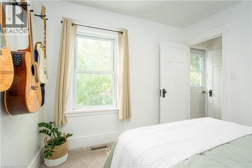826 Beach Boulevard, Hamilton, ON - Indoor Photo Showing Bedroom