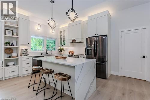 195 Riverbank Drive, Cambridge, ON - Indoor Photo Showing Kitchen With Upgraded Kitchen