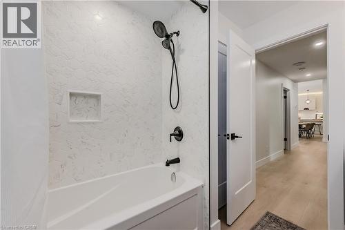 195 Riverbank Drive, Cambridge, ON - Indoor Photo Showing Bathroom