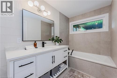 195 Riverbank Drive, Cambridge, ON - Indoor Photo Showing Bathroom