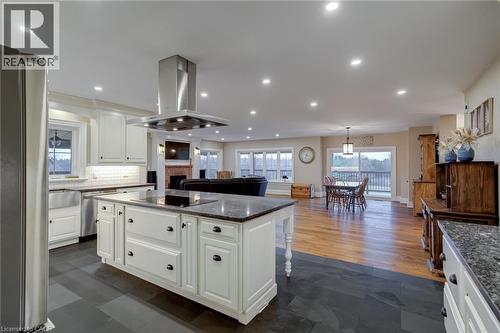 1041 8Th Concession Road W, Flamborough, ON - Indoor Photo Showing Kitchen With Upgraded Kitchen