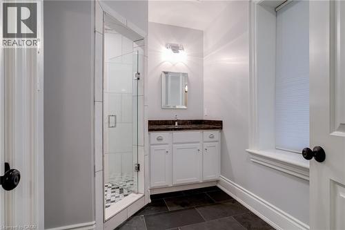 1041 8Th Concession Road W, Flamborough, ON - Indoor Photo Showing Bathroom