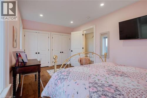 1041 8Th Concession Road W, Flamborough, ON - Indoor Photo Showing Bedroom