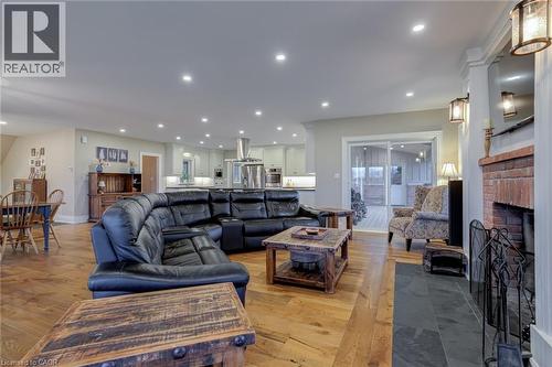 1041 8Th Concession Road W, Flamborough, ON - Indoor Photo Showing Living Room