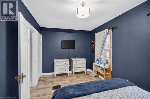 27 Mayflower Avenue, Hamilton, ON - Indoor Photo Showing Bedroom