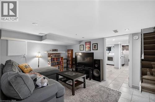 27 Mayflower Avenue, Hamilton, ON - Indoor Photo Showing Living Room