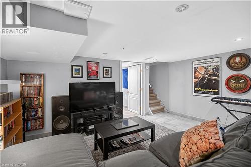 27 Mayflower Avenue, Hamilton, ON - Indoor Photo Showing Living Room