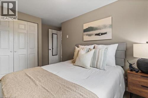 331 Preston Parkway, Cambridge, ON - Indoor Photo Showing Bedroom