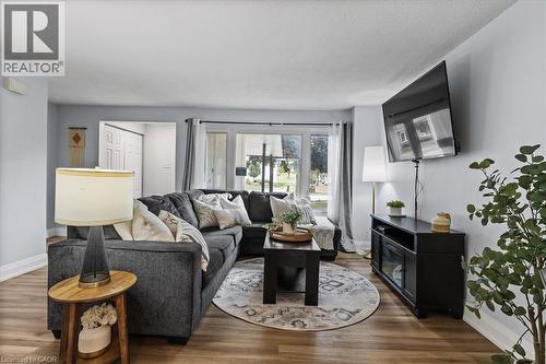 331 Preston Parkway, Cambridge, ON - Indoor Photo Showing Living Room