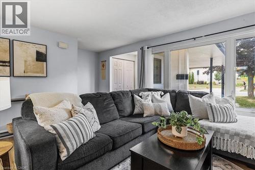 331 Preston Parkway, Cambridge, ON - Indoor Photo Showing Living Room