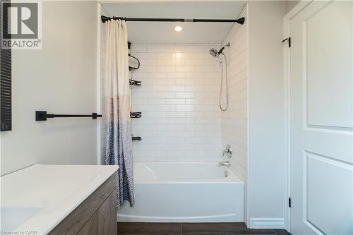 100 North Park Street, Brantford, ON - Indoor Photo Showing Bathroom