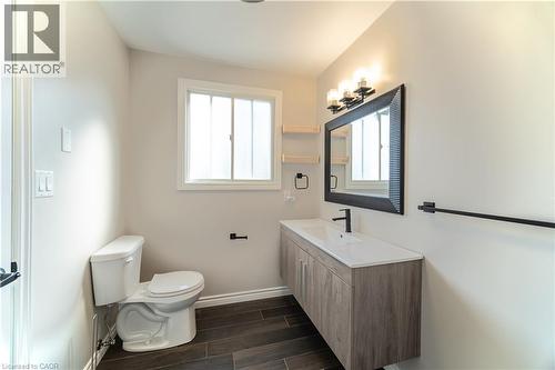 100 North Park Street, Brantford, ON - Indoor Photo Showing Bathroom