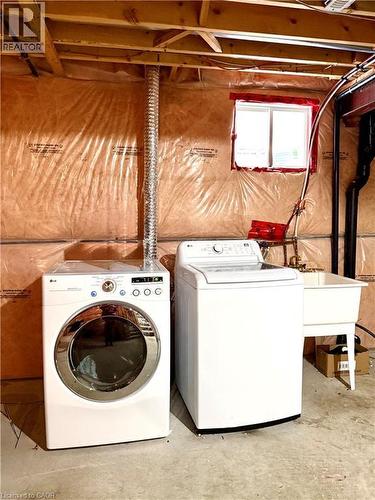 183 Chase Crescent, Cambridge, ON - Indoor Photo Showing Laundry Room