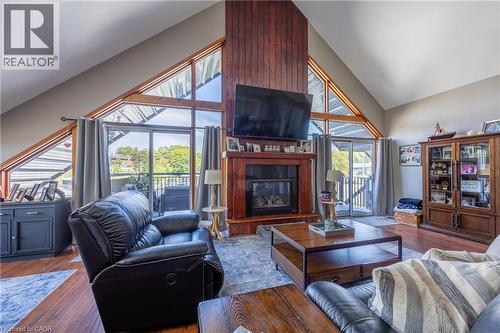 15 Jaylin Crescent, Port Dover, ON - Indoor Photo Showing Living Room With Fireplace