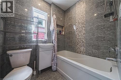 215 Mary Street, Hamilton, ON - Indoor Photo Showing Bathroom