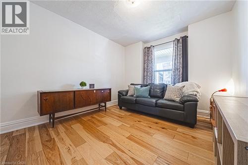 215 Mary Street, Hamilton, ON - Indoor Photo Showing Living Room