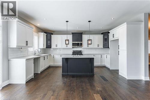 8 Cesar Place, Ancaster, ON - Indoor Photo Showing Kitchen With Upgraded Kitchen