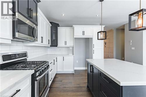 8 Cesar Place, Ancaster, ON - Indoor Photo Showing Kitchen With Upgraded Kitchen