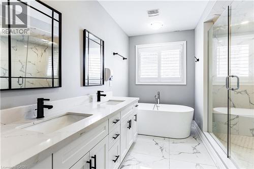 8 Cesar Place, Ancaster, ON - Indoor Photo Showing Bathroom