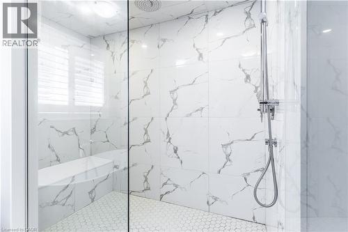 8 Cesar Place, Ancaster, ON - Indoor Photo Showing Bathroom