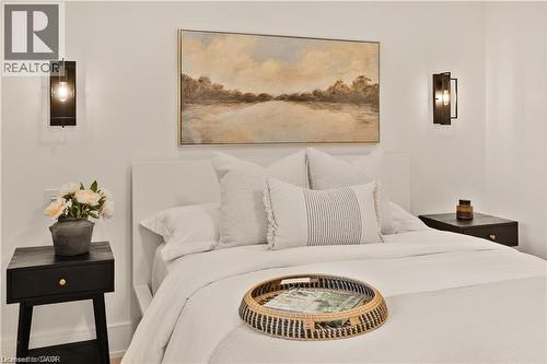 257 Strathcona Drive, Burlington, ON - Indoor Photo Showing Bedroom