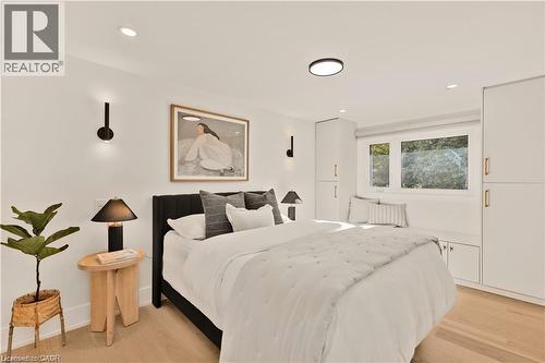 257 Strathcona Drive, Burlington, ON - Indoor Photo Showing Bedroom