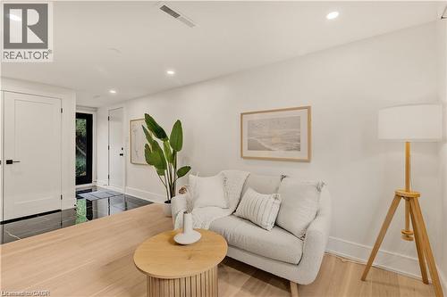 257 Strathcona Drive, Burlington, ON - Indoor Photo Showing Living Room