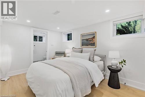 257 Strathcona Drive, Burlington, ON - Indoor Photo Showing Bedroom