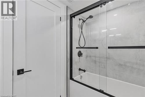 257 Strathcona Drive, Burlington, ON - Indoor Photo Showing Bathroom