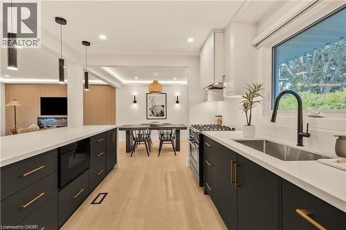 257 Strathcona Drive, Burlington, ON - Indoor Photo Showing Kitchen With Upgraded Kitchen