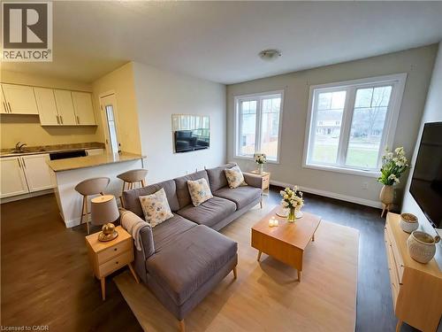 24 Morrison Road Unit# C5, Kitchener, ON - Indoor Photo Showing Living Room