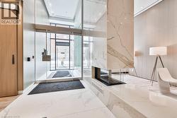 Lobby with a high ceiling - 