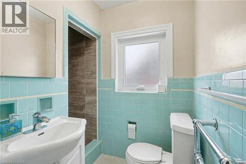 218 Weber Street E, Kitchener, ON - Indoor Photo Showing Bathroom