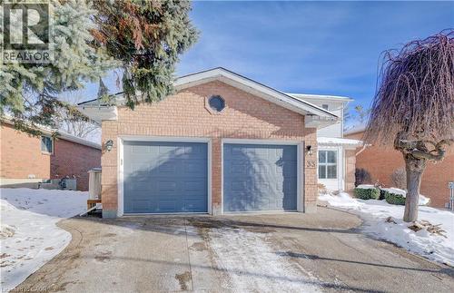 33 Tinatawa Court, Kitchener, ON - Outdoor