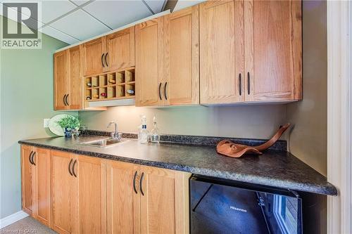 33 Tinatawa Court, Kitchener, ON - Indoor Photo Showing Kitchen