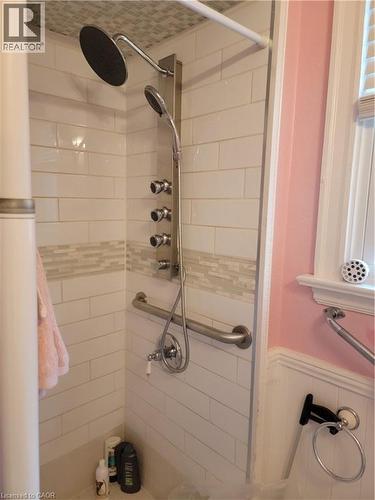 6 Cluny Avenue, Hamilton, ON - Indoor Photo Showing Bathroom