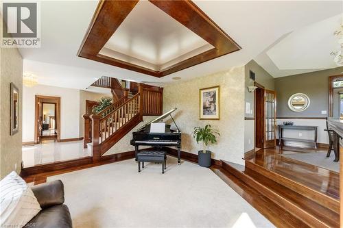 Living area, tray ceiling, partial wood finish floors with light carpet - 7775 St. Augustine Crescent, Niagara Falls, ON - Indoor Photo Showing Other Room