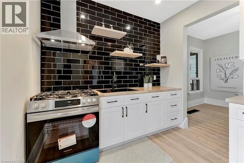 142 Sanford Avenue N, Hamilton, ON - Indoor