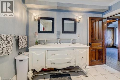 207 Hedley Street, Cambridge, ON - Indoor Photo Showing Bathroom