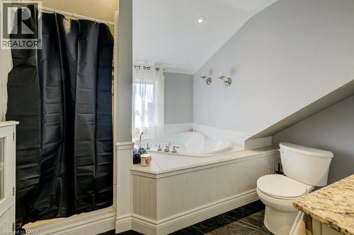 207 Hedley Street, Cambridge, ON - Indoor Photo Showing Bathroom