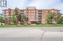 300 KEATS Way Unit# 504  Waterloo, ON N2L 6E6