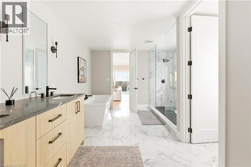 95 William Street W, Waterloo, ON - Indoor Photo Showing Bathroom