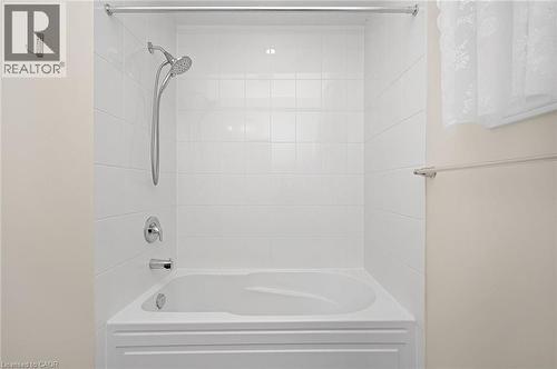 11 Frontier Drive, Thorold, ON - Indoor Photo Showing Bathroom