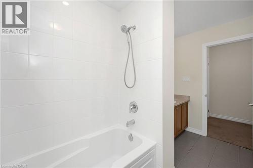 11 Frontier Drive, Thorold, ON - Indoor Photo Showing Bathroom