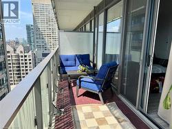 Balcony with a view of the city - 