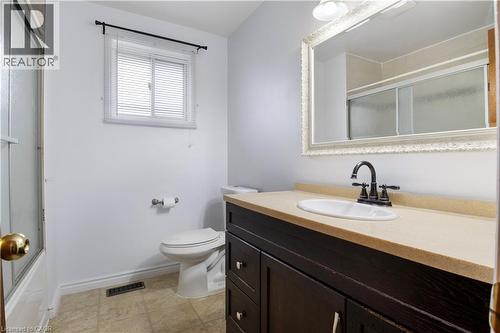 43 Middleton Street, Cambridge, ON - Indoor Photo Showing Bathroom
