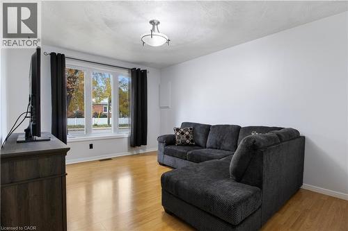 43 Middleton Street, Cambridge, ON - Indoor Photo Showing Living Room
