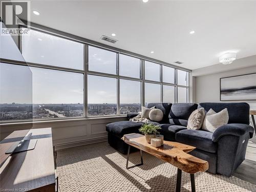 880 Dundas Street W Unit# Uph7, Mississauga, ON - Indoor Photo Showing Other Room